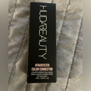Huda Beauty color corrector/ concealer